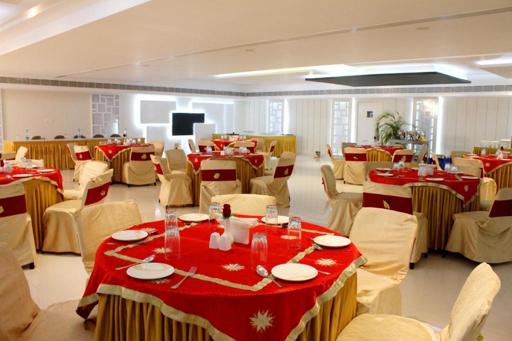 Rose Valley Orbit Hotel Siliguri Exteriör bild